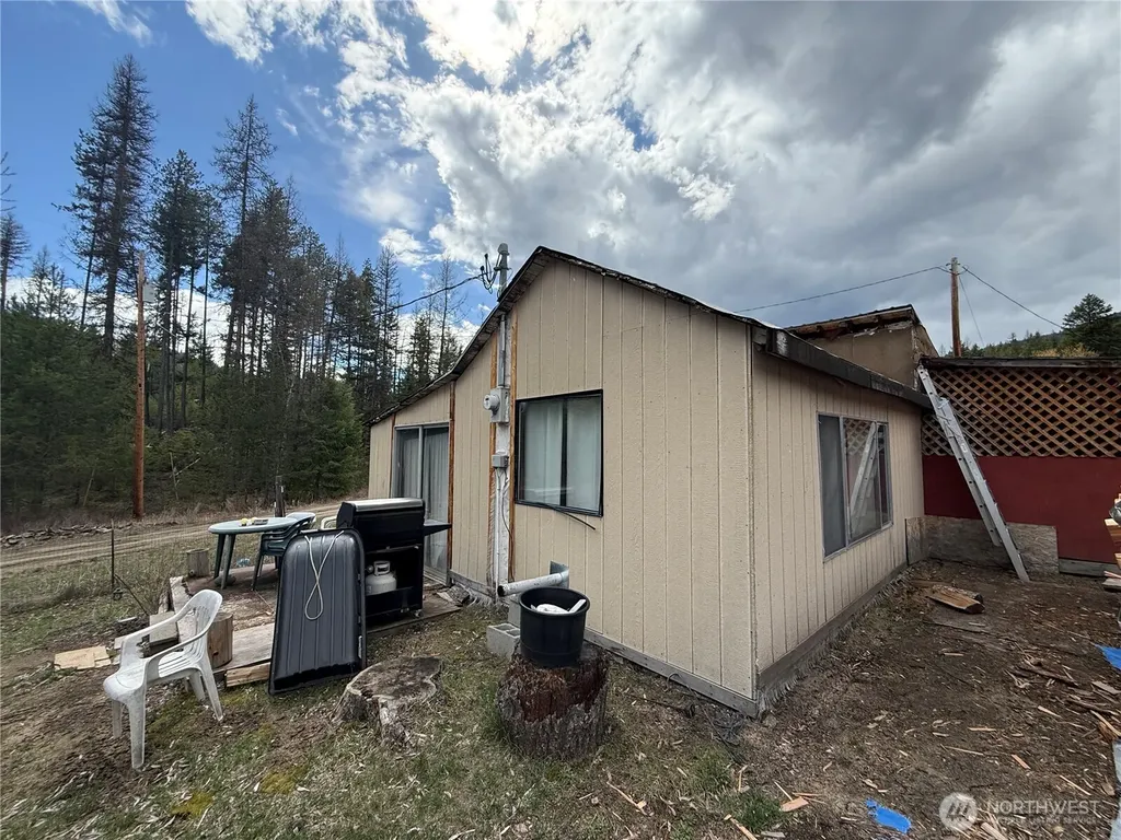 7 Hazel Lane Republic WA 99166
