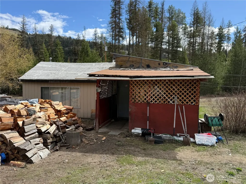 7 Hazel Lane Republic WA 99166