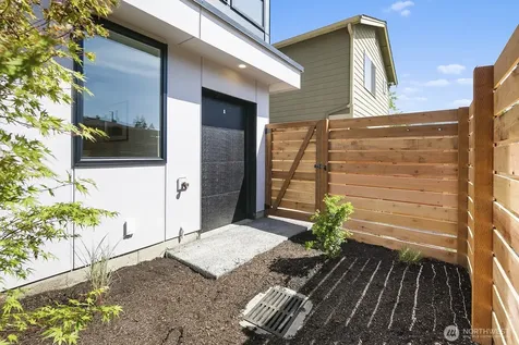 8831 Wallingford Avenue N Seattle WA 98103