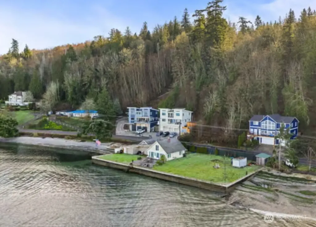 30 Beach Drive E Port Orchard WA 98366