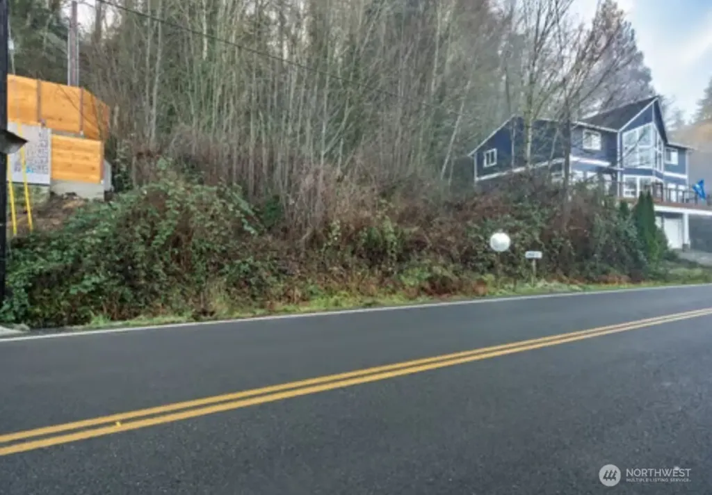 30 Beach Drive E Port Orchard WA 98366