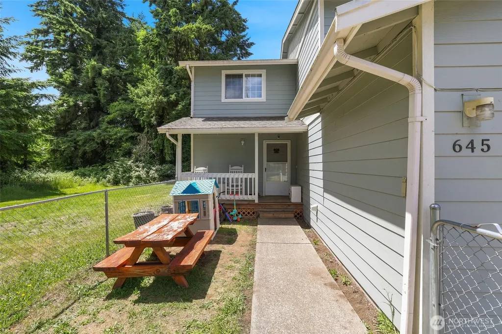 643 School Street SE Lacey WA 98503