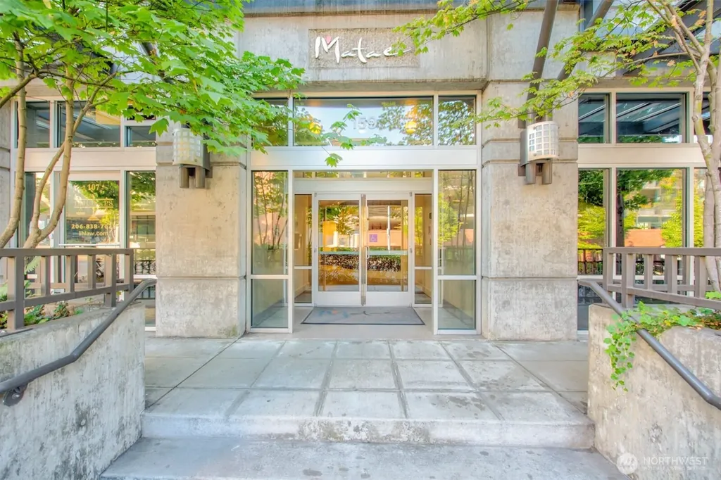 159 Denny Way Seattle WA 98109