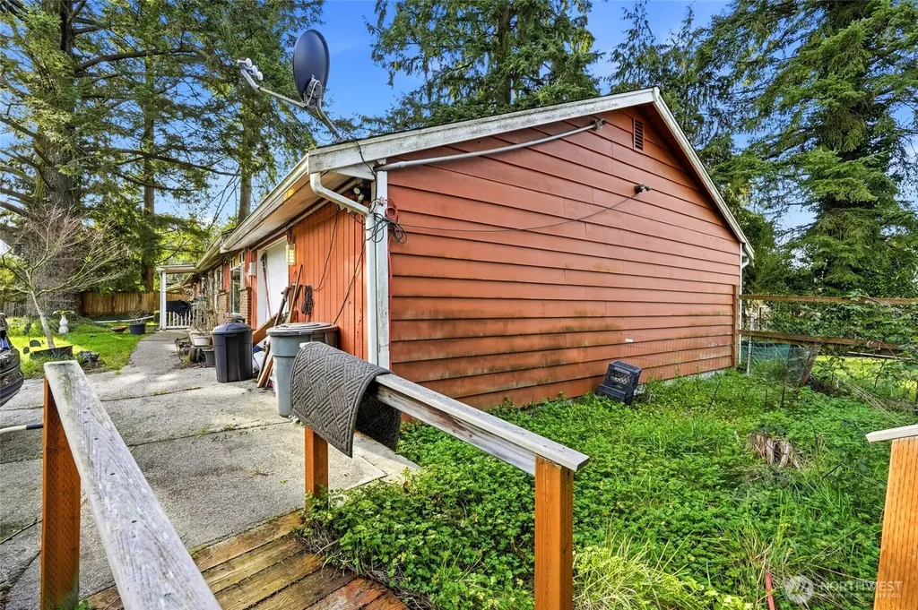 219 Meadow Pl SW Everett WA 98208