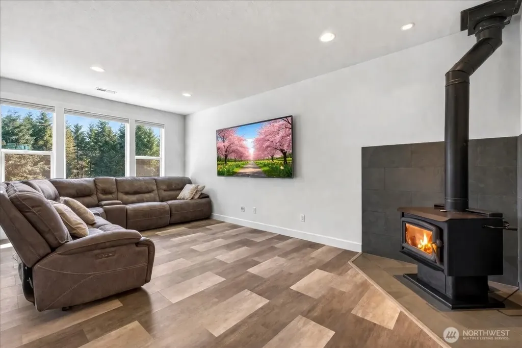 1023 Spirit Lake Highway Castle Rock WA 98611