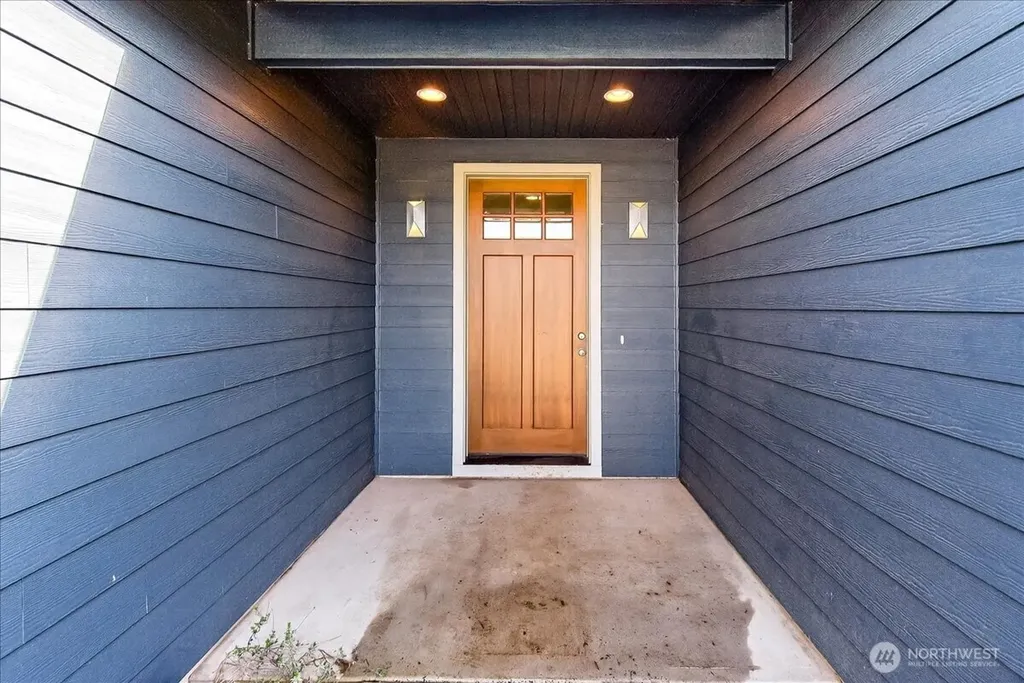 1023 Spirit Lake Highway Castle Rock WA 98611