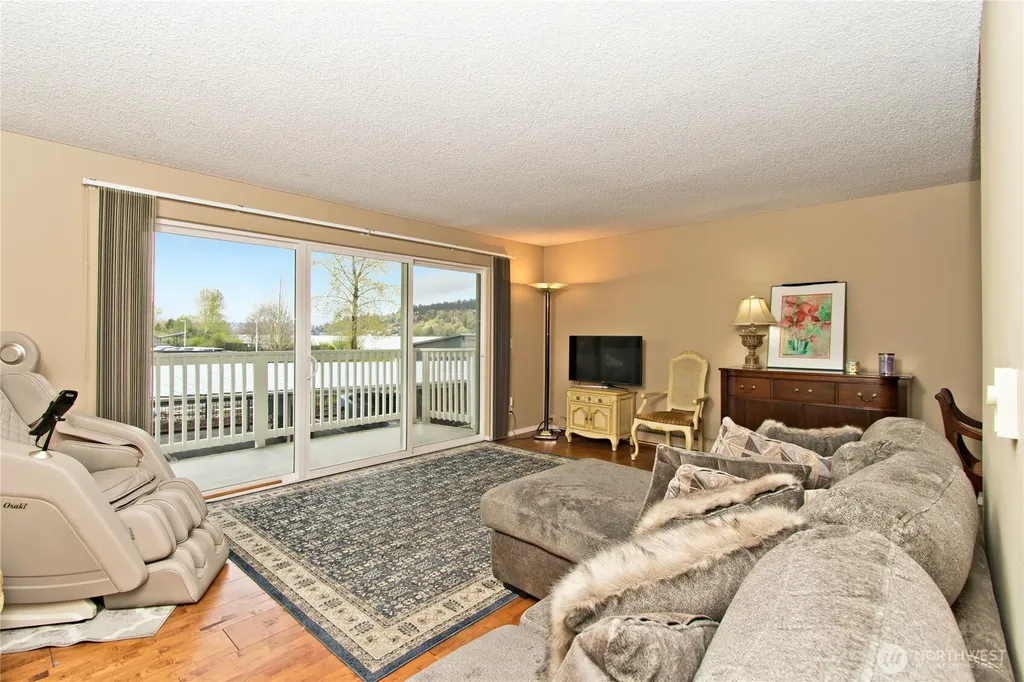 5021 Ripley Lane N Renton WA 98056