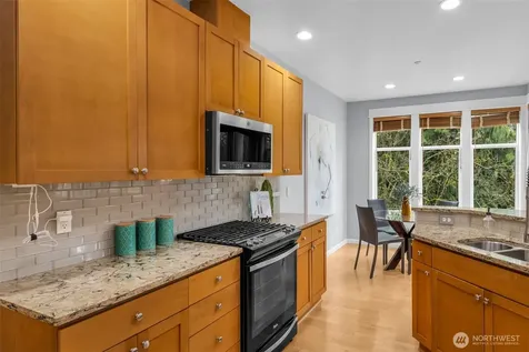6441 SE Cougar Mountain Way Bellevue WA 98006