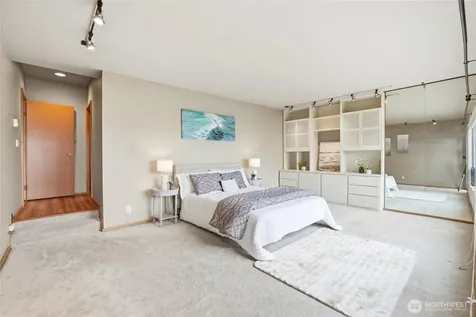620 W Mercer Place Seattle WA 98119