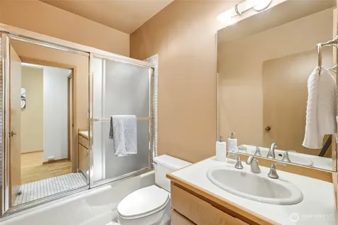 620 W Mercer Place Seattle WA 98119