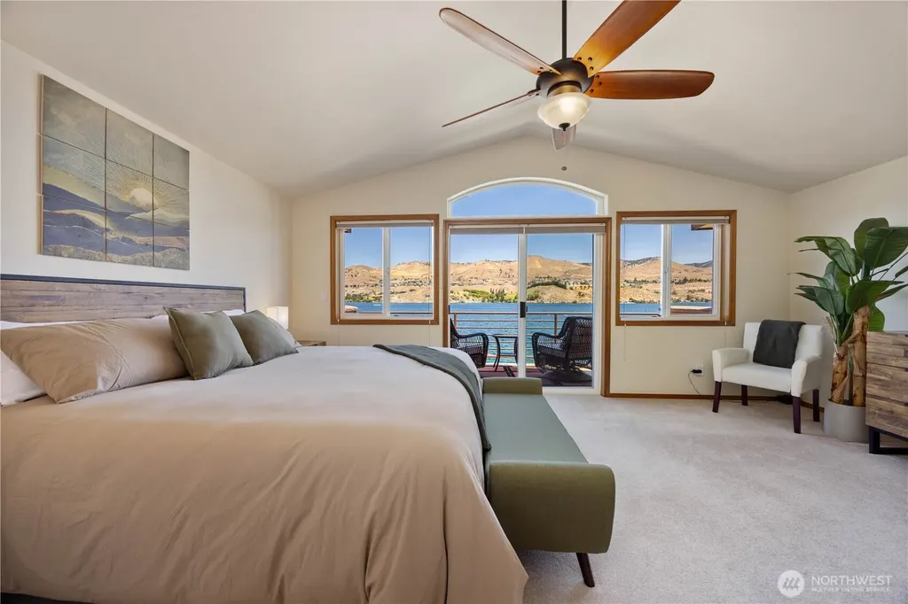 2031 W Terrace Avenue Chelan WA 98816