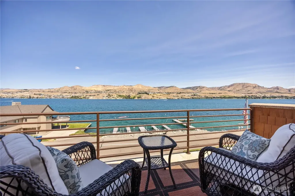 2031 W Terrace Avenue Chelan WA 98816