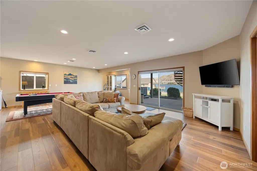 2031 W Terrace Avenue Chelan WA 98816