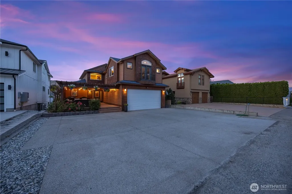 2031 W Terrace Avenue Chelan WA 98816