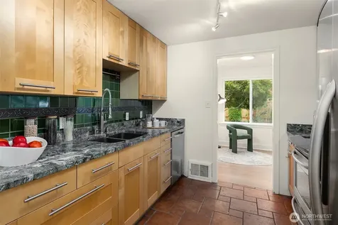 6833 47th Avenue NE Seattle WA 98115