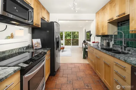 6833 47th Avenue NE Seattle WA 98115
