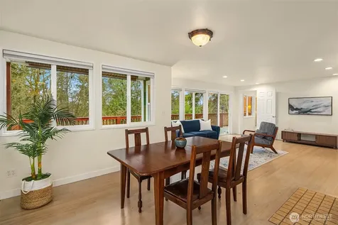 6833 47th Avenue NE Seattle WA 98115