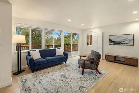 6833 47th Avenue NE Seattle WA 98115
