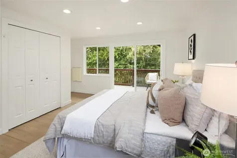6833 47th Avenue NE Seattle WA 98115