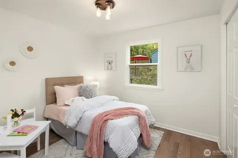 6833 47th Avenue NE Seattle WA 98115
