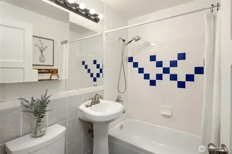 6833 47th Avenue NE Seattle WA 98115