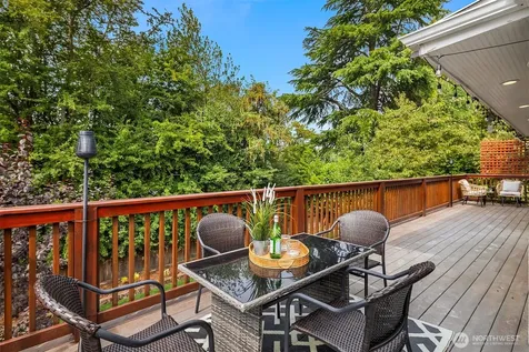 6833 47th Avenue NE Seattle WA 98115
