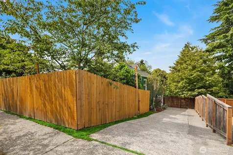 6833 47th Avenue NE Seattle WA 98115