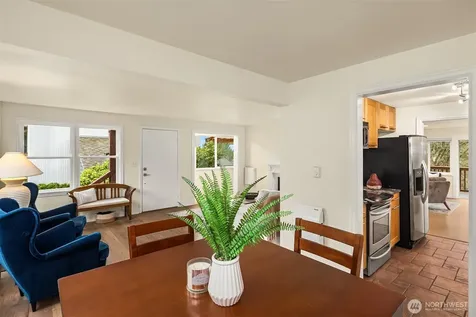 6833 47th Avenue NE Seattle WA 98115