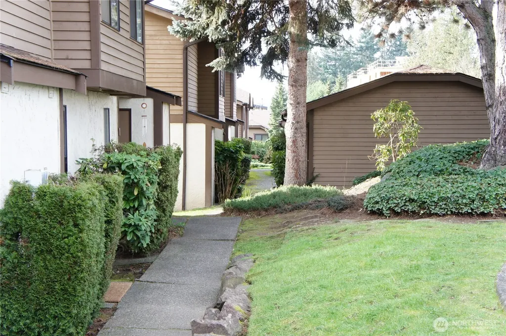 8013 NE 177th Court Kenmore WA 98028