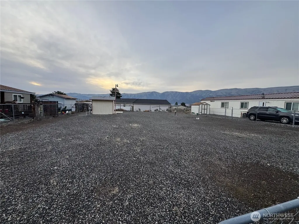 606 Edgewater Way SW Mattawa WA 99349