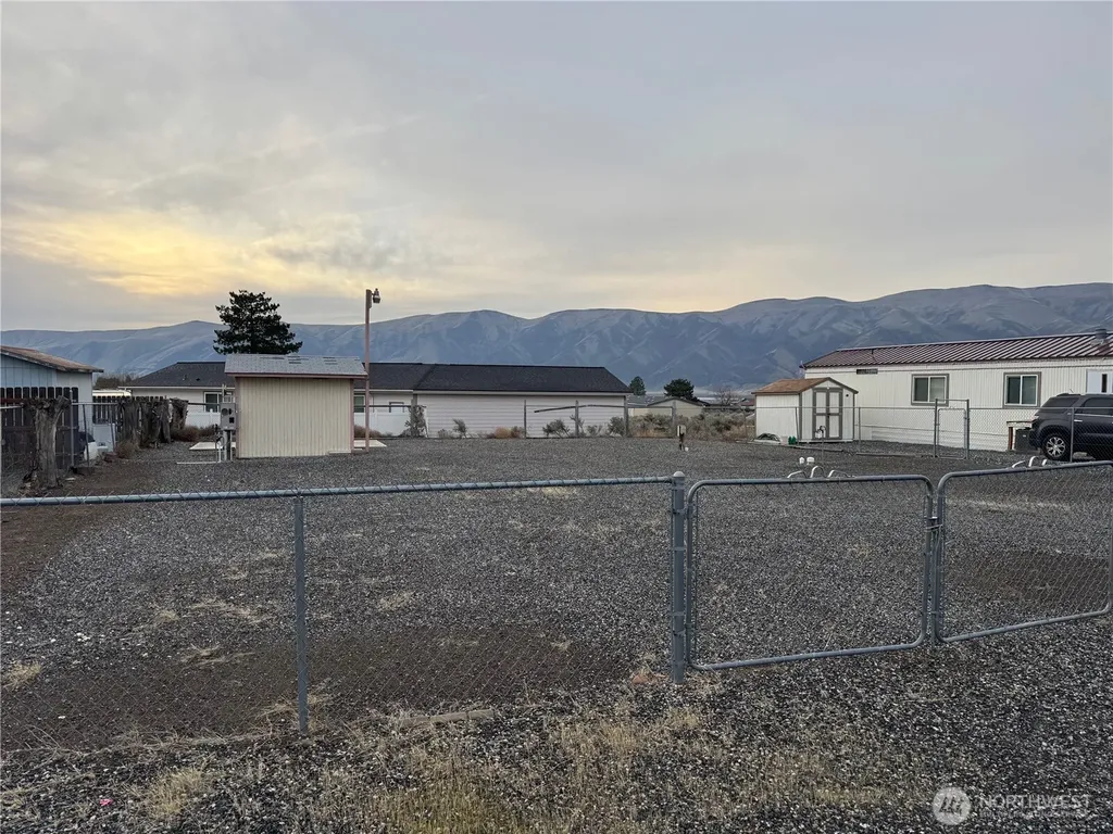 606 Edgewater Way SW Mattawa WA 99349