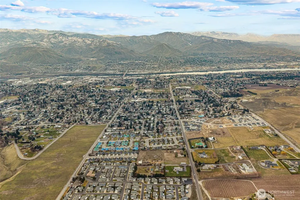 608 N Nester Court East Wenatchee WA 98802