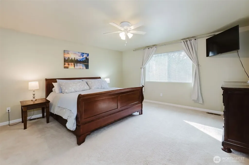 1568 Puget Drive E Port Orchard WA 98366