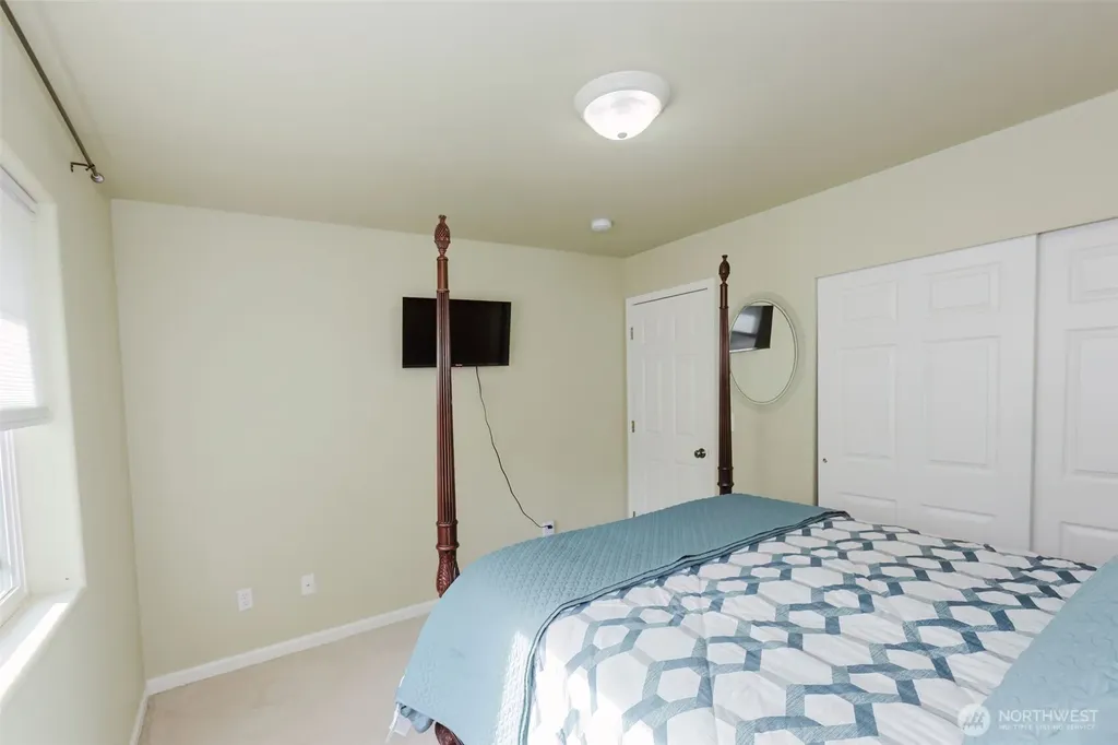 1568 Puget Drive E Port Orchard WA 98366