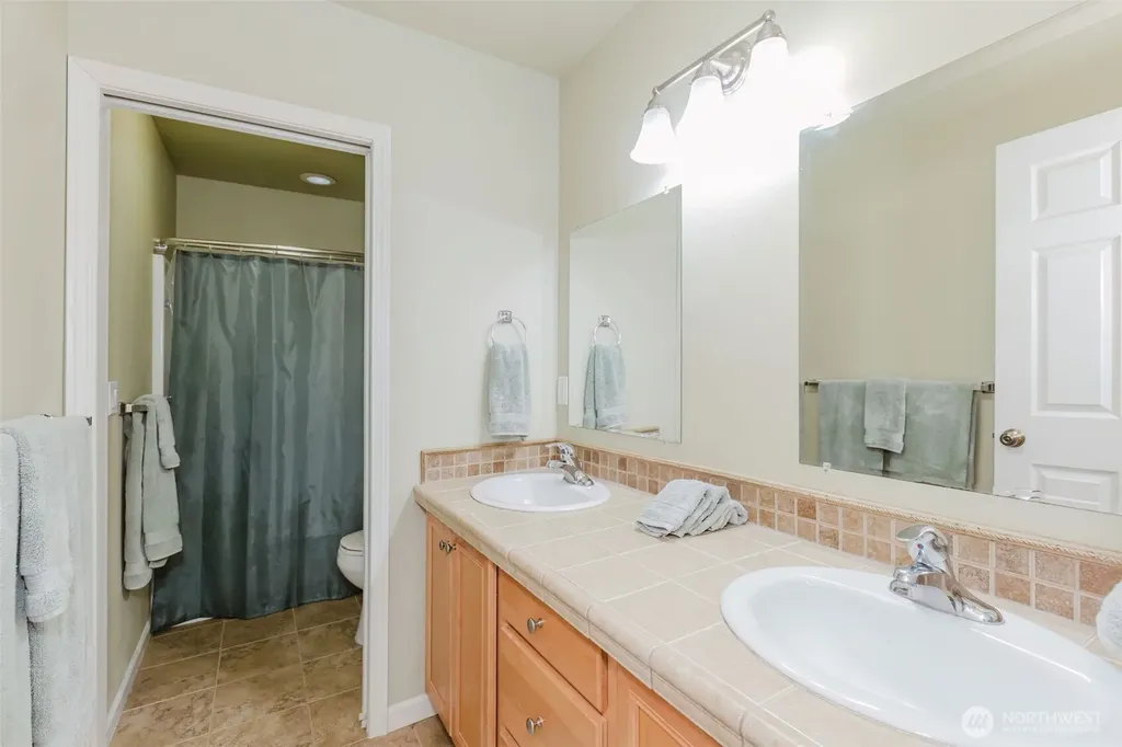 1568 Puget Drive E Port Orchard WA 98366