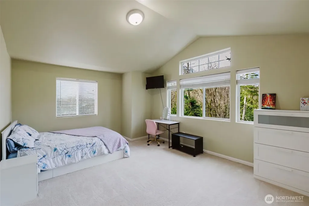 1568 Puget Drive E Port Orchard WA 98366