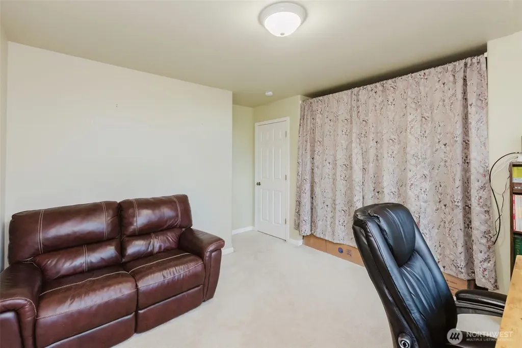 1568 Puget Drive E Port Orchard WA 98366