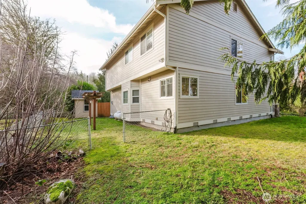 1568 Puget Drive E Port Orchard WA 98366