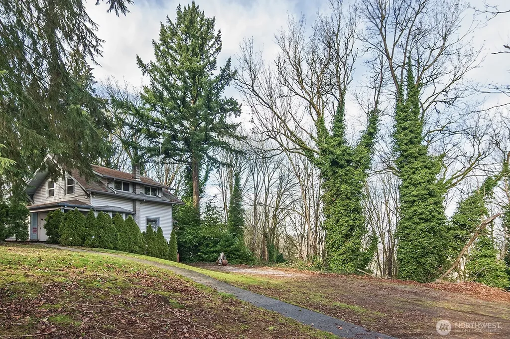 4729 Mount View Drive S Seattle WA 98108