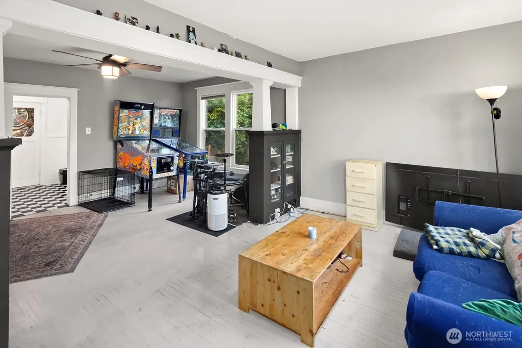 2011 E James Street Seattle WA 98122