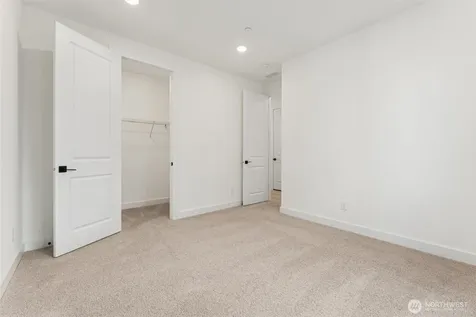17828 139th Avenue E Puyallup WA 98374