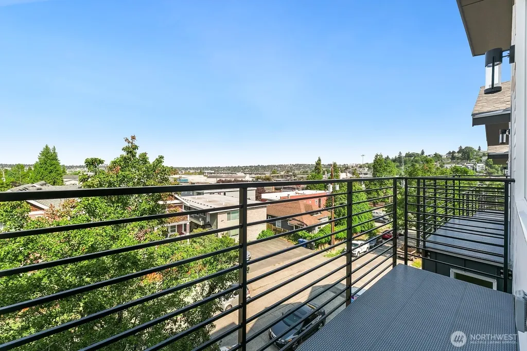 2017 W Bertona Seattle WA 98199