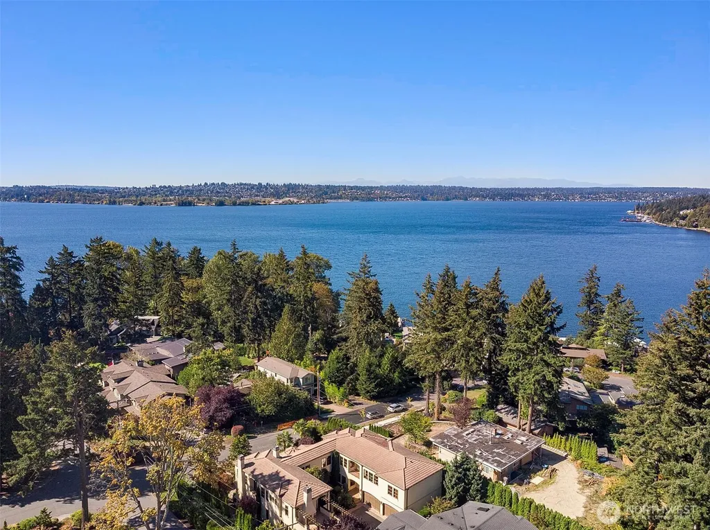 802 16th Avenue W Kirkland WA 98033