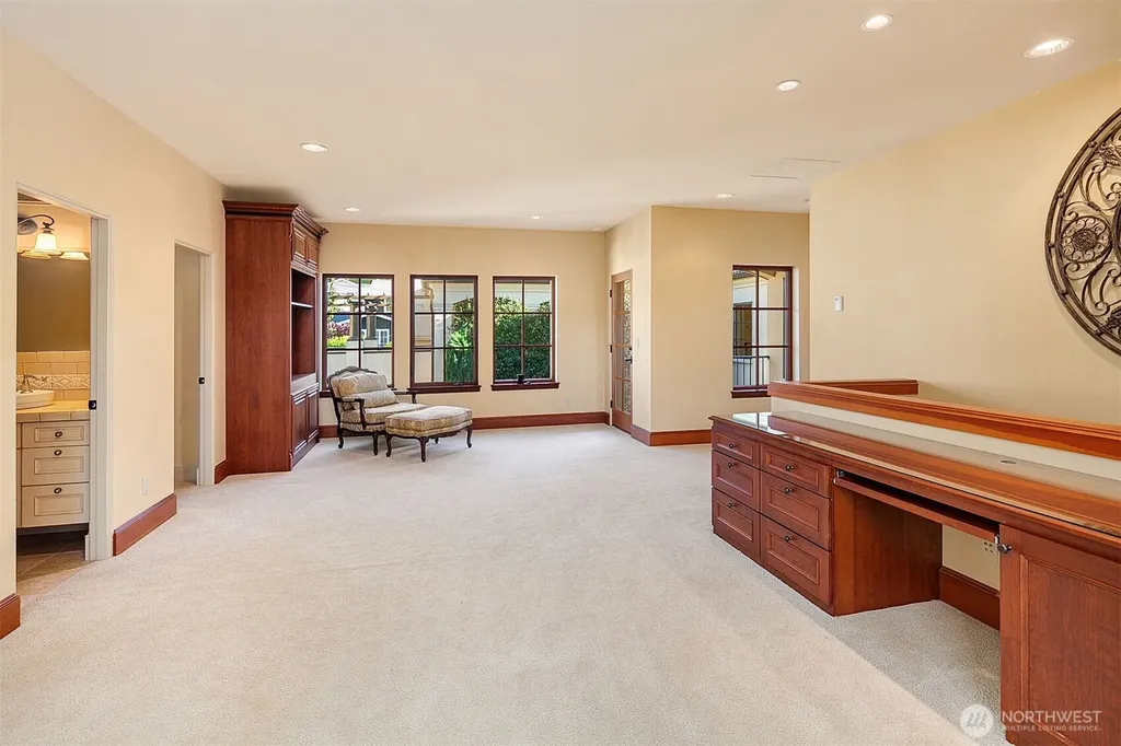 802 16th Avenue W Kirkland WA 98033