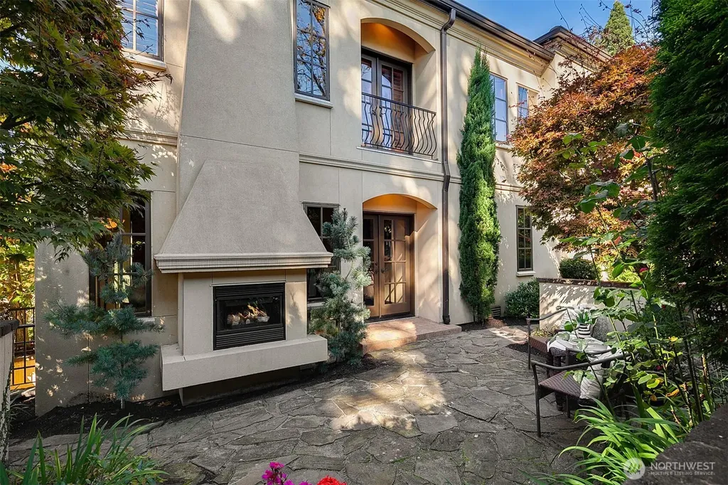 802 16th Avenue W Kirkland WA 98033