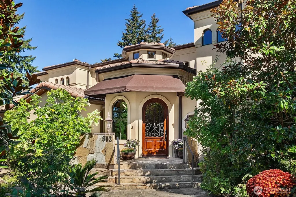 802 16th Avenue W Kirkland WA 98033
