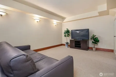 802 16th Avenue W Kirkland WA 98033