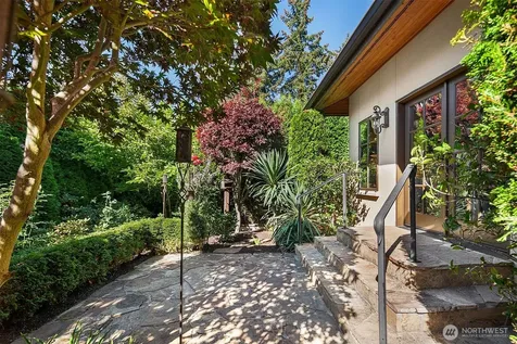 802 16th Avenue W Kirkland WA 98033
