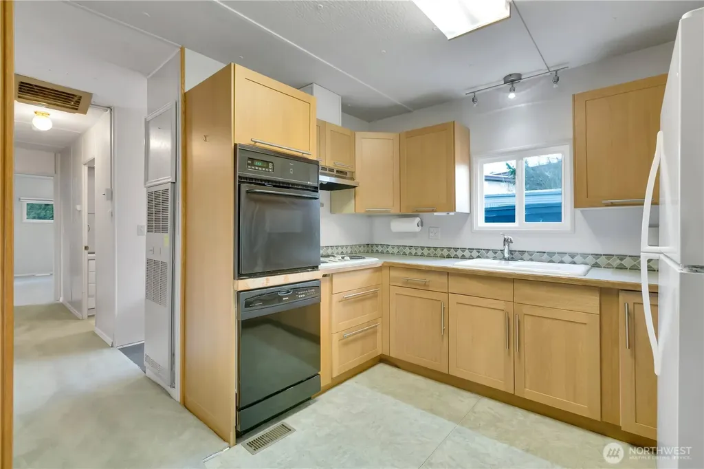3230 Bow Lake Drive Seatac WA 98188