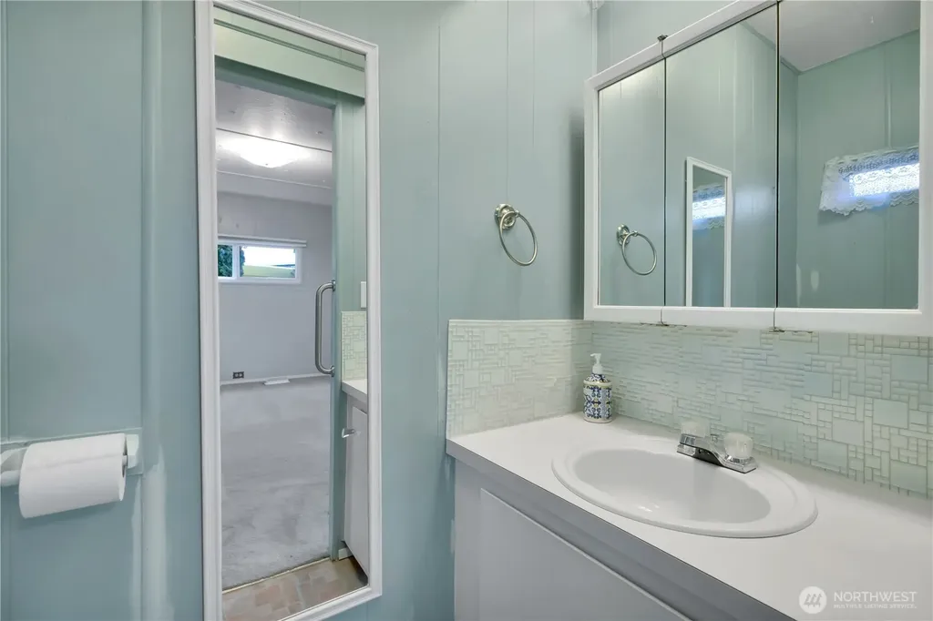 3230 Bow Lake Drive Seatac WA 98188